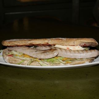 Bocadillo De Salchicha Barbacoa