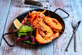 Creveți black tiger în sos de unt și usturoi