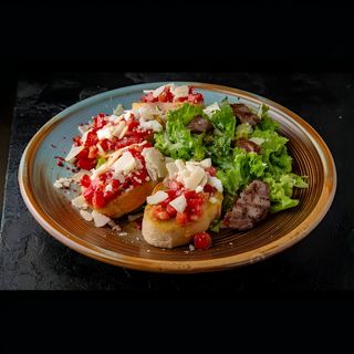 Salată calda cu carne