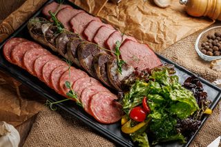 Мясные деликатесы (300г)