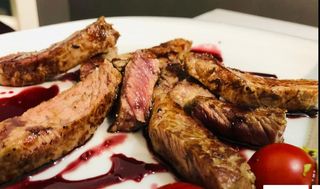 Tagliata di Carne Danese con Riduzione di Vino Rosso