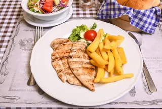 Pileći file na žaru sa domacim krompirom