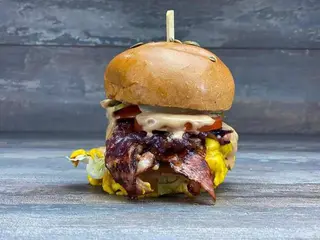 Famous King’s cheeseburger