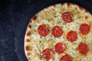 Pão de Alho com Mozarela e Pepperoni