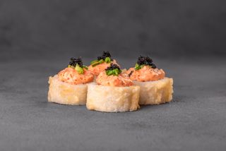 Темпура рол Тар-тар з лосося (260г/8шт)