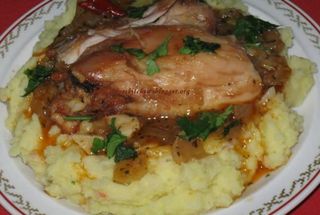 Pulpă de pui la tavă cu piure de cartofi