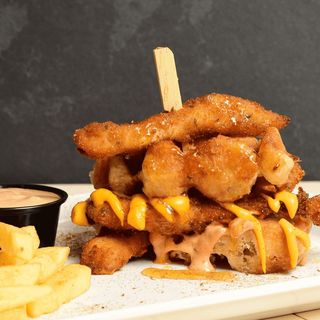 CHICKEN & WAFFLE CON PAPAS