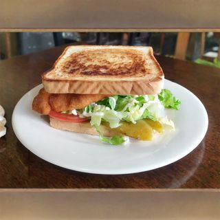 Sándwich Vegetal Con Huevo Frito