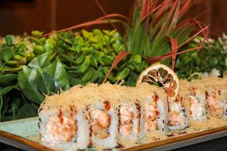 833. Tempura salmone roll*