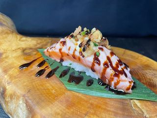 Nigiri Salmão Flamejado