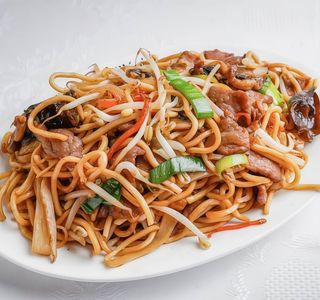 Chao-min com Carne de Porco