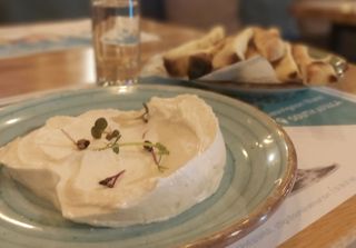 Тарама хайвер с препечен хляб (200г)