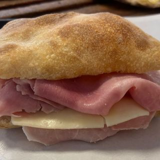 Panino prosciutto cotto e formaggio
