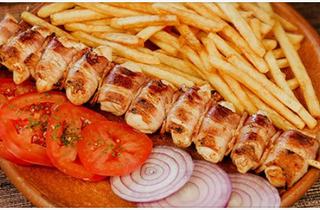 Pileći ražnjić u slanini