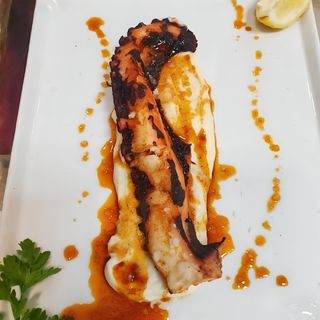 PATA DE PULPO ASADA