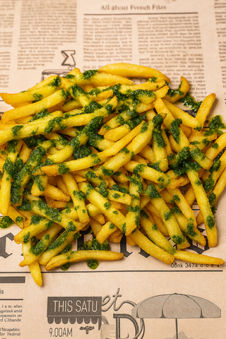 Cartofi prăjiți cu usturoi și pătrunjel verde