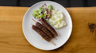 Šiš ćevapi s lukom i lepinja