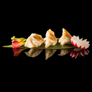 8.Gyoza con mare -3 pezzi