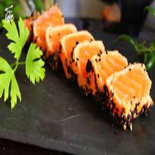 11. Tataki De Salmón Con Salsa Sakura