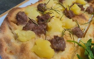 Patate e salsiccia al trancio - 2 pezzi