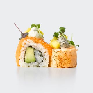 Rainbow salmon roll 8p