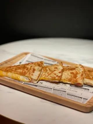 Quesadilla De Tinga De Pollo