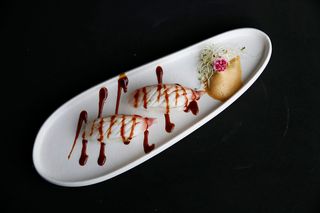 44 Nigiri Tilapia Flameado Con Salsa Teriyaki (2 Uds.)