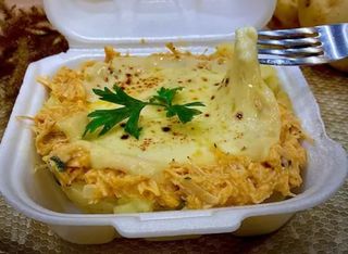 Batata recheada com frango 