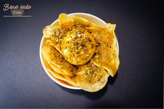 Patatine Chips con burrata pugliese e granella di pistacchio