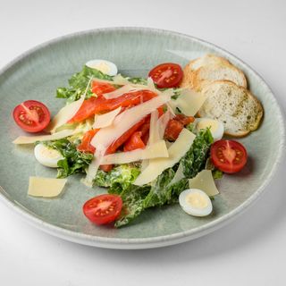 Салат "Цезар" з лососем слабої солі (250гр)