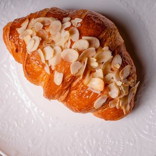 Круассан с миндальным пралине