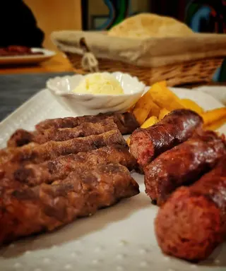 Trijumf ćevap u lepinji