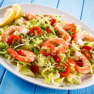 Салат з авокадо і смаженими креветками стандарт (210г)