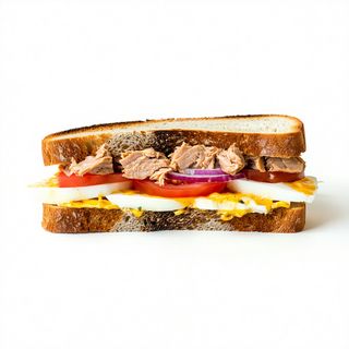 2. Bocata Especial De Atún Con Tomate, Cebolla, Huevo Duro Y Queso