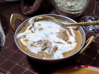 PUI IN SOS CREMOS (Chicken korma)