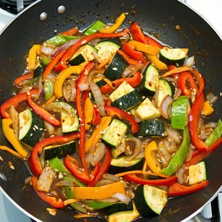 Legume în stil asiatic la wok