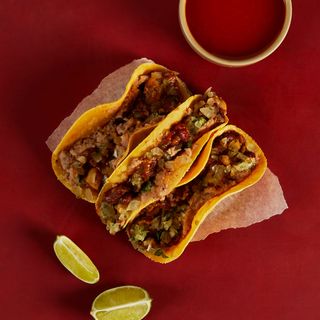 3 Tacos de Chili con Carne