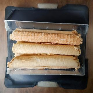 Трубочки зі згущеним молоком і горіхами