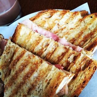 TOSTA DE FRANGO PÃO ALENTEJANO