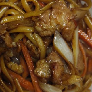 Tallarines Fritos Con Cerdo