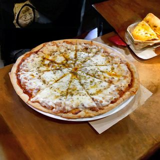 Pizza media masa grande roquefort