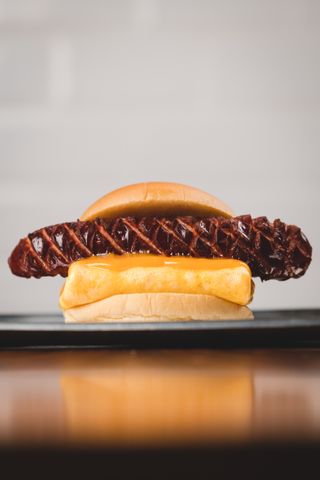 Jaja sa kobasicama i sirom u lepinji