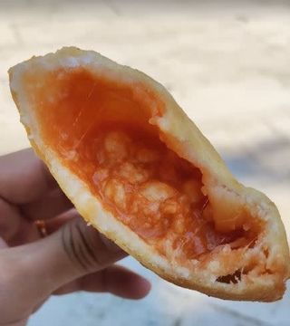 Panzerotto pomodoro e mozzarella