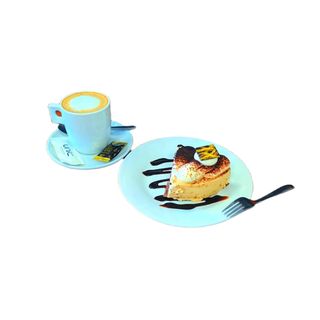 Cafe con leche + tarta de tiramisu