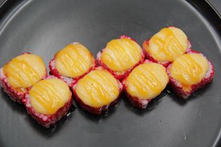 Запечений рол з креветкою та авокадо (320г)