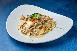 Piletina u krem sosu od pečuraka sa tagliatellama