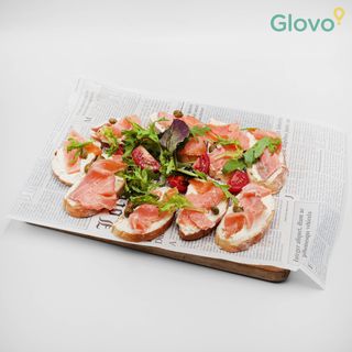 Домашни брускети с пушена сьомга (8бр.)