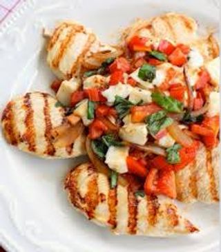 Pollo alla griglia con insalata caprese e riso