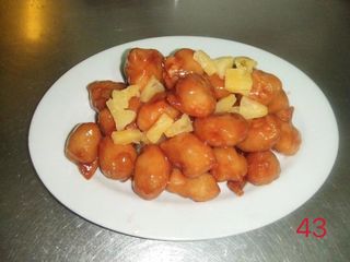 43 Панирано пилешко със сладко-кисел сос