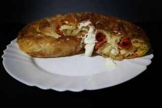 Pita sa kulenom i topljenim sirom Zdenka